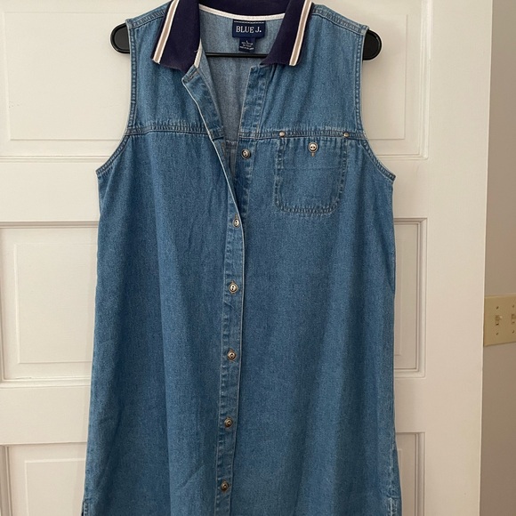 Dresses & Skirts - Blue J. Sleeveless Denim Shirt Dress with Navy and White Collar - Size Large